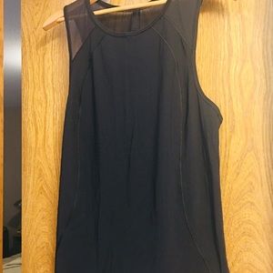 Lululemon NWOT: Stylish, loose-fitting workout top